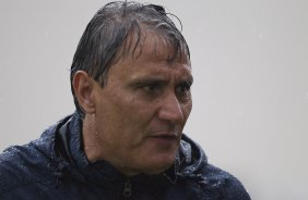 Tite durante o treino desta tarde no CT Joaquim Grava, no Parque Ecolgico do Tiete. O prximo jogo da equipe ser domingo, dia 12/02, contra o So Paulo, no Pacaembu, pela 7 rodada do Campeonato Paulista 2012