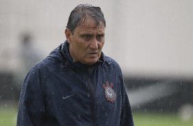 Tite durante o treino desta tarde no CT Joaquim Grava, no Parque Ecolgico do Tiete. O prximo jogo da equipe ser domingo, dia 12/02, contra o So Paulo, no Pacaembu, pela 7 rodada do Campeonato Paulista 2012