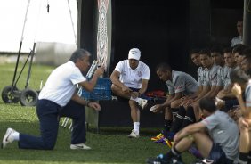 Tite fala ao grupo de jogadores durante o treino desta tarde no CT Joaquim Grava, no Parque Ecolgico do Tiete. O prximo jogo da equipe ser domingo, dia 12/02, contra o So Paulo, no Pacaembu, pela 7 rodada do Campeonato Paulista 2012