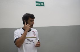 Douglas nos vestiários antes da partida entre Corinthians x São Paulo, realizada esta tarde no estádio do Pacaembu, pela 7ª rodada do Campeonato Paulista de 2012