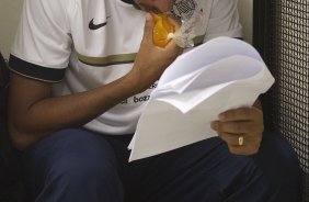 Wallace nos vestirios antes da partida entre Corinthians x So Paulo, realizada esta tarde no estdio do Pacaembu, pela 7 rodada do Campeonato Paulista de 2012