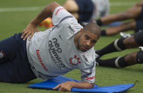 Adriano durante o treino desta manh no CT Joaquim Grava, no Parque Ecolgico do Tiete. O prximo jogo da equipe ser quarta-feira, dia 29/02, contra a Catanduvense, no estdio do Pacaembu, pela 11 rodada do Campeonato Paulista 2012