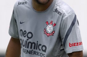 Adriano durante o treino desta manh no CT Joaquim Grava, no Parque Ecolgico do Tiete. O prximo jogo da equipe ser quarta-feira, dia 29/02, contra a Catanduvense, no estdio do Pacaembu, pela 11 rodada do Campeonato Paulista 2012