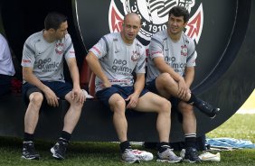 Chico; Alessandro e Douglas durante o treino desta manh no CT Joaquim Grava, no Parque Ecolgico do Tiete. O prximo jogo da equipe ser quarta-feira, dia 29/02, contra a Catanduvense, no estdio do Pacaembu, pela 11 rodada do Campeonato Paulista 2012