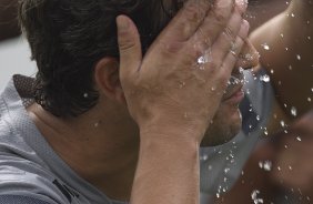 Douglas durante o treino desta manh no CT Joaquim Grava, no Parque Ecolgico do Tiete. O prximo jogo da equipe ser quarta-feira, dia 29/02, contra a Catanduvense, no estdio do Pacaembu, pela 11 rodada do Campeonato Paulista 2012