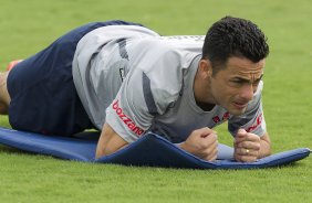 Gilsinho durante o treino desta manh no CT Joaquim Grava, no Parque Ecolgico do Tiete. O prximo jogo da equipe ser quarta-feira, dia 29/02, contra a Catanduvense, no estdio do Pacaembu, pela 11 rodada do Campeonato Paulista 2012