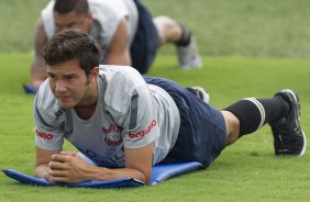 Giovani durante o treino desta manh no CT Joaquim Grava, no Parque Ecolgico do Tiete. O prximo jogo da equipe ser quarta-feira, dia 29/02, contra a Catanduvense, no estdio do Pacaembu, pela 11 rodada do Campeonato Paulista 2012