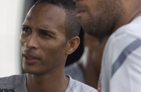 Liedson e Adriano durante o treino desta manh no CT Joaquim Grava, no Parque Ecolgico do Tiete. O prximo jogo da equipe ser quarta-feira, dia 29/02, contra a Catanduvense, no estdio do Pacaembu, pela 11 rodada do Campeonato Paulista 2012