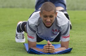 Marquinhos durante o treino desta manh no CT Joaquim Grava, no Parque Ecolgico do Tiete. O prximo jogo da equipe ser quarta-feira, dia 29/02, contra a Catanduvense, no estdio do Pacaembu, pela 11 rodada do Campeonato Paulista 2012