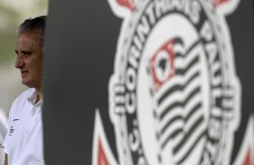 Tite durante o treino desta manh no CT Joaquim Grava, no Parque Ecolgico do Tiete. O prximo jogo da equipe ser quarta-feira, dia 29/02, contra a Catanduvense, no estdio do Pacaembu, pela 11 rodada do Campeonato Paulista 2012