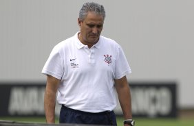 Tite durante o treino desta manh no CT Joaquim Grava, no Parque Ecolgico do Tiete. O prximo jogo da equipe ser quarta-feira, dia 29/02, contra a Catanduvense, no estdio do Pacaembu, pela 11 rodada do Campeonato Paulista 2012