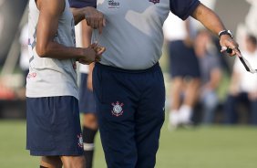 Luis Ramirez e Tite durante treino desta tarde no CT Joaquim Grava, no Parque Ecolgico do Tiete. O prximo jogo da equipe ser amanh, sbado, dia 10/03, contra o Guarani/SP, pela 13 rodada do Campeonato Paulista 2012