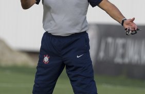 Tite durante treino desta tarde no CT Joaquim Grava, no Parque Ecolgico do Tiete. O prximo jogo da equipe ser amanh, sbado, dia 10/03, contra o Guarani/SP, pela 13 rodada do Campeonato Paulista 2012
