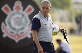 Tite durante treino desta tarde no CT Joaquim Grava, no Parque Ecolgico do Tiete. O prximo jogo da equipe ser amanh, sbado, dia 10/03, contra o Guarani/SP, pela 13 rodada do Campeonato Paulista 2012