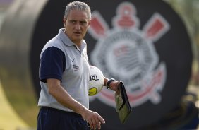 Tite durante treino desta tarde no CT Joaquim Grava, no Parque Ecolgico do Tiete. O prximo jogo da equipe ser amanh, sbado, dia 10/03, contra o Guarani/SP, pela 13 rodada do Campeonato Paulista 2012