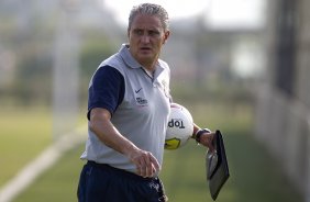 Tite durante treino desta tarde no CT Joaquim Grava, no Parque Ecolgico do Tiete. O prximo jogo da equipe ser amanh, sbado, dia 10/03, contra o Guarani/SP, pela 13 rodada do Campeonato Paulista 2012