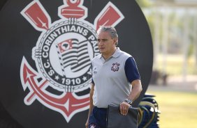 Tite durante treino desta tarde no CT Joaquim Grava, no Parque Ecolgico do Tiete. O prximo jogo da equipe ser amanh, sbado, dia 10/03, contra o Guarani/SP, pela 13 rodada do Campeonato Paulista 2012