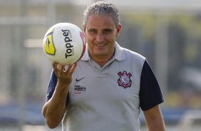 Tite durante treino desta tarde no CT Joaquim Grava, no Parque Ecolgico do Tiete. O prximo jogo da equipe ser amanh, sbado, dia 10/03, contra o Guarani/SP, pela 13 rodada do Campeonato Paulista 2012