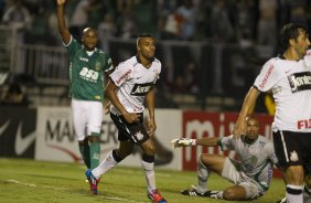 Elton faz o gol do Corinthians durante a partida entre Corinthians x Guarani/SP, realizada esta tarde no estdio do Pacaembu, pela 13 rodada do Campeonato Paulista de 2012
