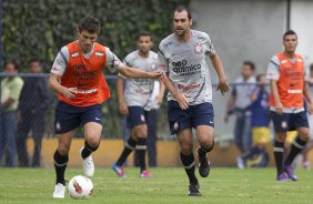 Alex e Danilo durante o treino desta tarde no CT do Amrica, da Cidade do Mxico. O prximo jogo da equipe ser quarta-feira, dia 14/03, contra o Cruz Azul, do Mxico, pela 3 rodada da Copa Libertadores de Amrica 2012