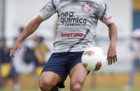 Emerson durante o treino desta tarde no CT do Amrica, da Cidade do Mxico. O prximo jogo da equipe ser quarta-feira, dia 14/03, contra o Cruz Azul, do Mxico, pela 3 rodada da Copa Libertadores de Amrica 2012