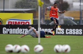Emerson e Jorge Henrique durante o treino desta tarde no CT do Amrica, da Cidade do Mxico. O prximo jogo da equipe ser quarta-feira, dia 14/03, contra o Cruz Azul, do Mxico, pela 3 rodada da Copa Libertadores de Amrica 2012