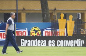 Tite durante o treino desta tarde no CT do Amrica, da Cidade do Mxico. O prximo jogo da equipe ser quarta-feira, dia 14/03, contra o Cruz Azul, do Mxico, pela 3 rodada da Copa Libertadores de Amrica 2012