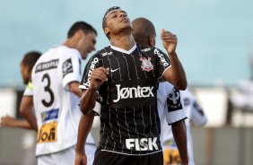 Elton do Corinthians durante partida vlida pelo Campeonato Paulista realizado no estdio Palma Travassos. Ribeiro Preto/SP, Brasil