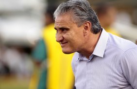 O tcnico Tite do Corinthians durante partida vlida pelo Campeonato Paulista realizado no estdio Palma Travassos. Ribeiro Preto/SP, Brasil