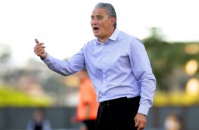 O tcnico Tite do Corinthians durante partida vlida pelo Campeonato Paulista realizado no estdio Palma Travassos. Ribeiro Preto/SP, Brasil