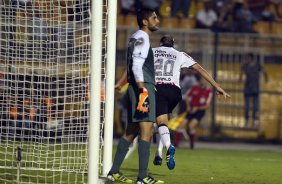 Danilo comemora seu gol durante a partida entre Corinthians/Brasil x Cruz Azul/Mxico, realizada esta noite no estdio do Pacaembu, vlida pela 1 rodada do returno da primeira fase da Copa Libertadores de Amrica 2012