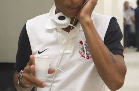 Liedson nos vestirios antes da partida entre Corinthians/Brasil x Cruz Azul/Mxico, realizada esta noite no estdio do Pacaembu, vlida pela 1 rodada do returno da primeira fase da Copa Libertadores de Amrica 2012