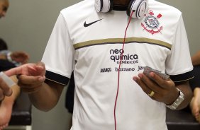 Paulinho nos vestirios antes da partida entre Corinthians/Brasil x Cruz Azul/Mxico, realizada esta noite no estdio do Pacaembu, vlida pela 1 rodada do returno da primeira fase da Copa Libertadores de Amrica 2012