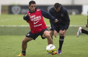 Gilsinho que entra no time titular amanh durante treino desta tarde no CT Joaquim Grava, localizado no Parque Ecolgico do Tiete. O prximo jogo da equipe ser amanh, quarta-feira, dia 28/03, contra XV de Piracicaba, no Pacaembu, vlido pela 16 rodada do Campeonato Paulista 2012