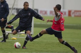 Marquinhos, que entra no timt titular amanh e Ramon durante treino desta tarde no CT Joaquim Grava, localizado no Parque Ecolgico do Tiete. O prximo jogo da equipe ser amanh, quarta-feira, dia 28/03, contra XV de Piracicaba, no Pacaembu, vlido pela 16 rodada do Campeonato Paulista 2012