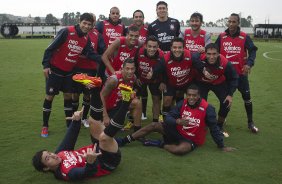 Time de colete vencedor do racho durante treino desta tarde no CT Joaquim Grava, localizado no Parque Ecolgico do Tiete. O prximo jogo da equipe ser amanh, quarta-feira, dia 28/03, contra XV de Piracicaba, no Pacaembu, vlido pela 16 rodada do Campeonato Paulista 2012