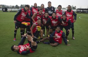 Time de coletes vencedor do racho durante treino desta tarde no CT Joaquim Grava, localizado no Parque Ecolgico do Tiete. O prximo jogo da equipe ser amanh, quarta-feira, dia 28/03, contra XV de Piracicaba, no Pacaembu, vlido pela 16 rodada do Campeonato Paulista 2012