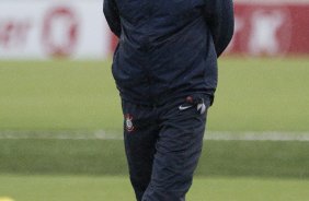 Tite durante treino desta tarde no CT Joaquim Grava, localizado no Parque Ecolgico do Tiete. O prximo jogo da equipe ser amanh, quarta-feira, dia 28/03, contra XV de Piracicaba, no Pacaembu, vlido pela 16 rodada do Campeonato Paulista 2012