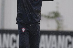 Tite durante treino desta tarde no CT Joaquim Grava, localizado no Parque Ecolgico do Tiete. O prximo jogo da equipe ser amanh, quarta-feira, dia 28/03, contra XV de Piracicaba, no Pacaembu, vlido pela 16 rodada do Campeonato Paulista 2012