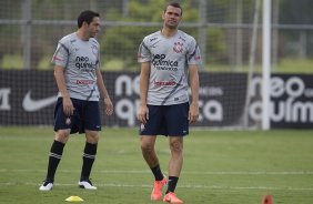 Chico e Leandro Castn durante treino desta tarde no CT Joaquim Grava, localizado no Parque Ecolgico do Tiete. O prximo jogo da equipe ser domingo, dia 01/04, contra Oeste de Itpolis, em Presidente Prudente, vlido pela 17 rodada do Campeonato Paulista 2012