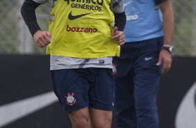 Fabio Santos e Tite durante treino desta tarde no CT Joaquim Grava, localizado no Parque Ecológico do Tiete. O próximo jogo da equipe será domingo, dia 01/04, contra Oeste de Itápolis, em Presidente Prudente, válido pela 17ª rodada do Campeonato Paulista 2012
