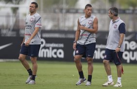 Leandro Castán; Ralf e o preparador físico Fabio Mahseredjan durante treino desta tarde no CT Joaquim Grava, localizado no Parque Ecológico do Tiete. O próximo jogo da equipe será domingo, dia 01/04, contra Oeste de Itápolis, em Presidente Prudente, válido pela 17ª rodada do Campeonato Paulista 2012