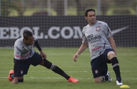 Liedson e Chicão durante treino desta tarde no CT Joaquim Grava, localizado no Parque Ecológico do Tiete. O próximo jogo da equipe será domingo, dia 01/04, contra Oeste de Itápolis, em Presidente Prudente, válido pela 17ª rodada do Campeonato Paulista 2012
