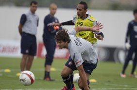 Liedson e Felipe durante treino desta tarde no CT Joaquim Grava, localizado no Parque Ecológico do Tiete. O próximo jogo da equipe será domingo, dia 01/04, contra Oeste de Itápolis, em Presidente Prudente, válido pela 17ª rodada do Campeonato Paulista 2012