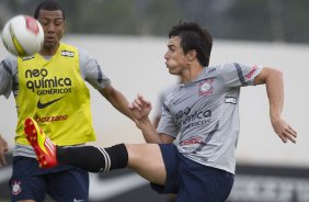 Luis Ramirez e Willian durante treino desta tarde no CT Joaquim Grava, localizado no Parque Ecolgico do Tiete. O prximo jogo da equipe ser domingo, dia 01/04, contra Oeste de Itpolis, em Presidente Prudente, vlido pela 17 rodada do Campeonato Paulista 2012