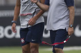 Ralf e o preparador físico Fabio Mahseredjian durante treino desta tarde no CT Joaquim Grava, localizado no Parque Ecológico do Tiete. O próximo jogo da equipe será domingo, dia 01/04, contra Oeste de Itápolis, em Presidente Prudente, válido pela 17ª rodada do Campeonato Paulista 2012