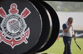 Tite durante treino desta tarde no CT Joaquim Grava, localizado no Parque Ecolgico do Tiete. O prximo jogo da equipe ser domingo, dia 01/04, contra Oeste de Itpolis, em Presidente Prudente, vlido pela 17 rodada do Campeonato Paulista 2012