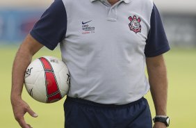 Tite durante treino desta tarde no CT Joaquim Grava, localizado no Parque Ecolgico do Tiete. O prximo jogo da equipe ser domingo, dia 01/04, contra Oeste de Itpolis, em Presidente Prudente, vlido pela 17 rodada do Campeonato Paulista 2012