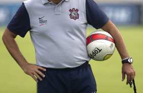 Tite durante treino desta tarde no CT Joaquim Grava, localizado no Parque Ecológico do Tiete. O próximo jogo da equipe será domingo, dia 01/04, contra Oeste de Itápolis, em Presidente Prudente, válido pela 17ª rodada do Campeonato Paulista 2012