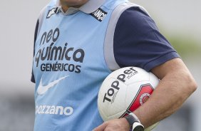 Tite durante treino desta tarde no CT Joaquim Grava, localizado no Parque Ecolgico do Tiete. O prximo jogo da equipe ser domingo, dia 01/04, contra Oeste de Itpolis, em Presidente Prudente, vlido pela 17 rodada do Campeonato Paulista 2012